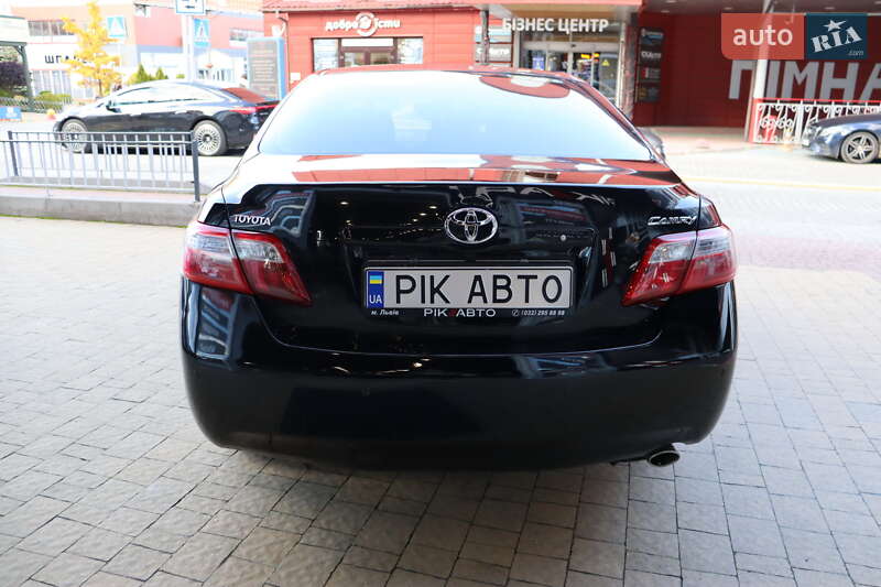 Седан Toyota Camry 2011 в Львові