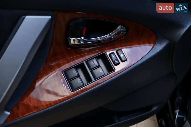 Седан Toyota Camry 2011 в Львові