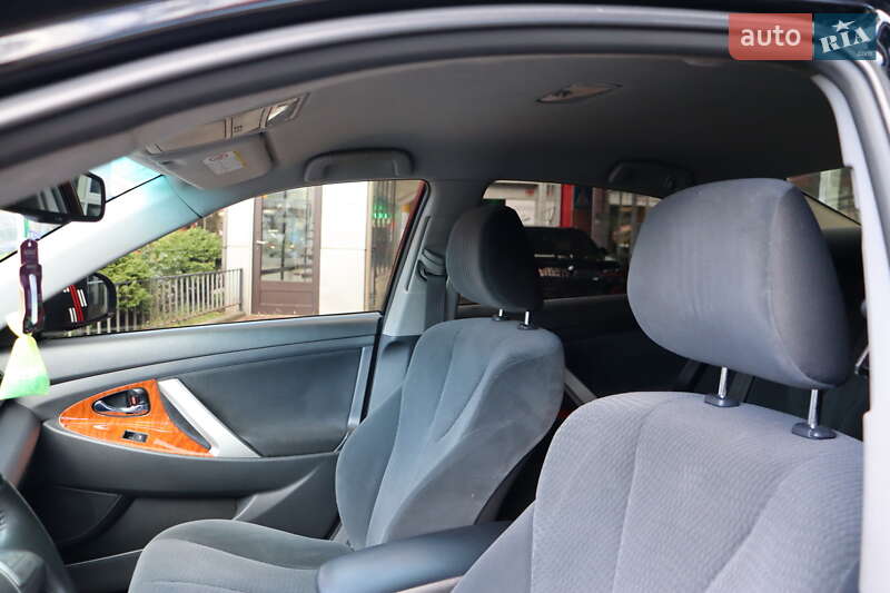 Седан Toyota Camry 2011 в Львові