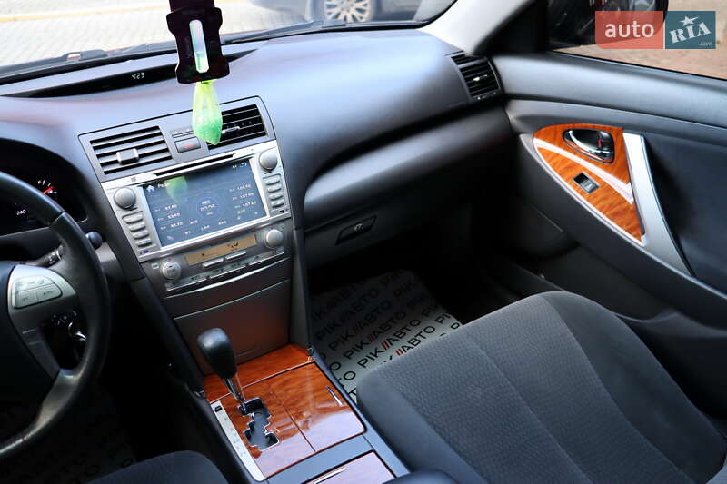 Седан Toyota Camry 2011 в Львові