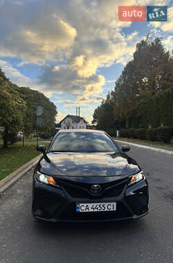 Седан Toyota Camry 2018 в Киеве