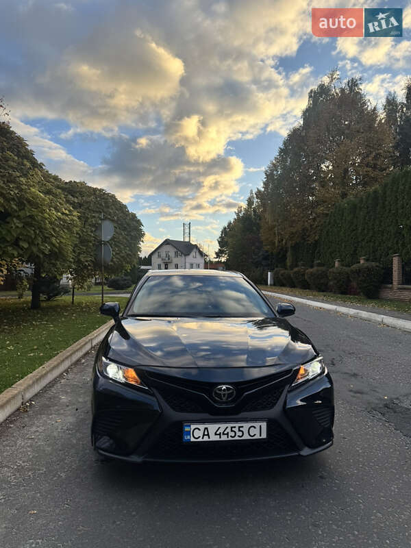 Седан Toyota Camry 2018 в Киеве фото Седан Toyota Camry 2018 в Киеве
