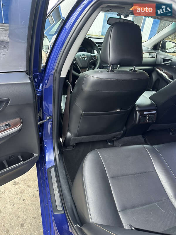 Седан Toyota Camry 2016 в Луцьку