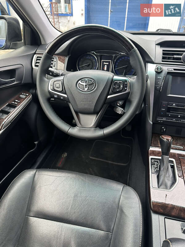 Седан Toyota Camry 2016 в Луцьку