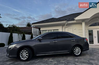Седан Toyota Camry 2012 в Ивано-Франковске