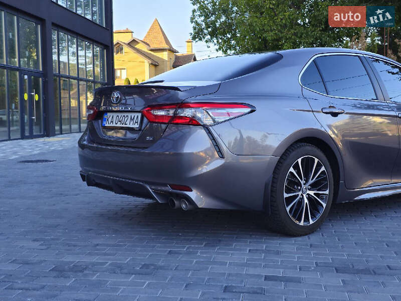 Седан Toyota Camry 2018 в Полтаве