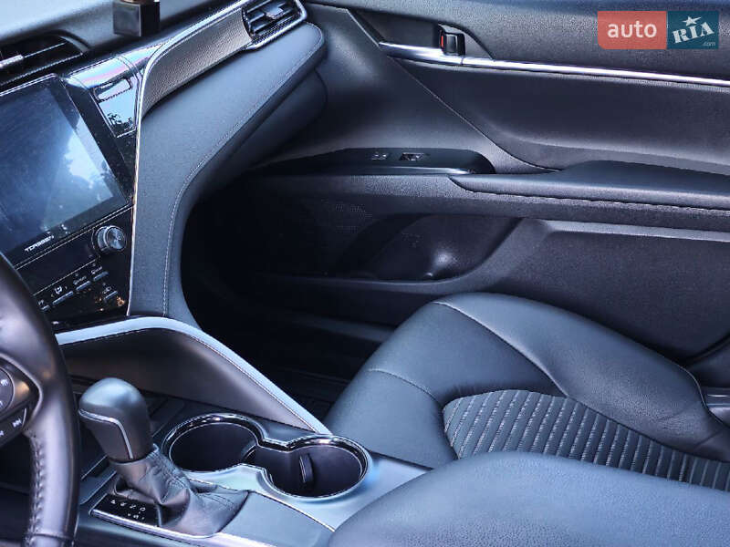 Седан Toyota Camry 2018 в Полтаве