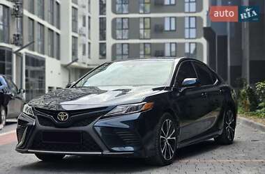 Седан Toyota Camry 2018 в Львове