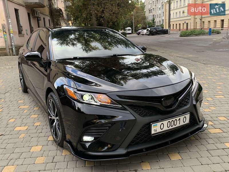 Седан Toyota Camry 2018 в Одессе