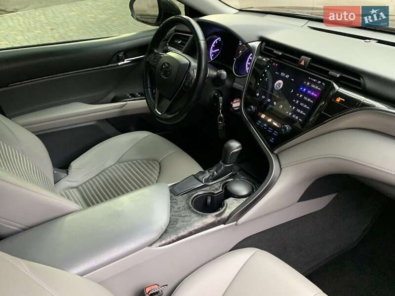 Седан Toyota Camry 2018 в Одессе