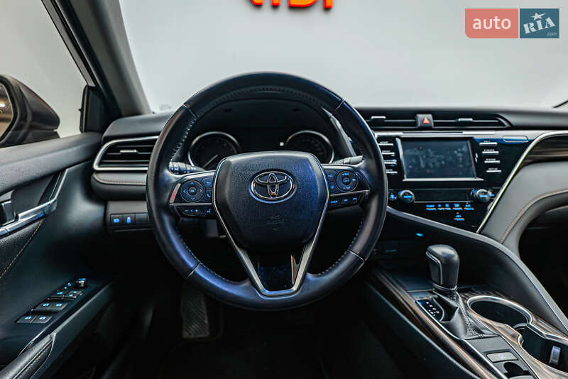 Седан Toyota Camry 2018 в Києві
