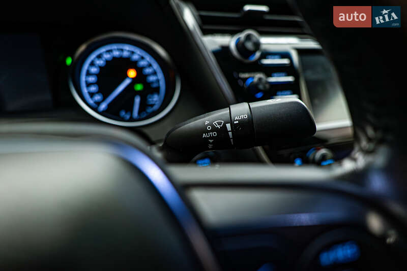 Седан Toyota Camry 2018 в Києві