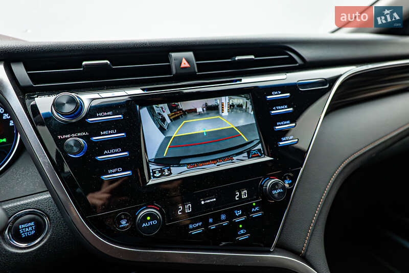 Седан Toyota Camry 2018 в Києві