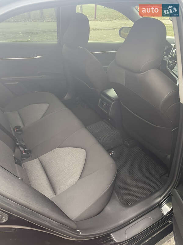 Седан Toyota Camry 2021 в Павлограде