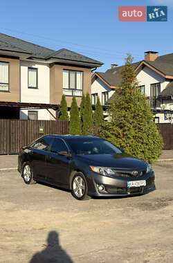 Седан Toyota Camry 2014 в Киеве
