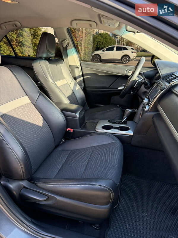 Седан Toyota Camry 2014 в Киеве