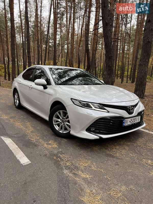 Седан Toyota Camry 2018 в Валках