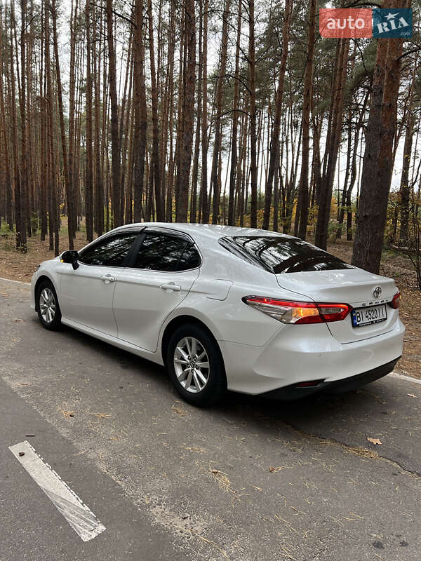 Седан Toyota Camry 2018 в Валках