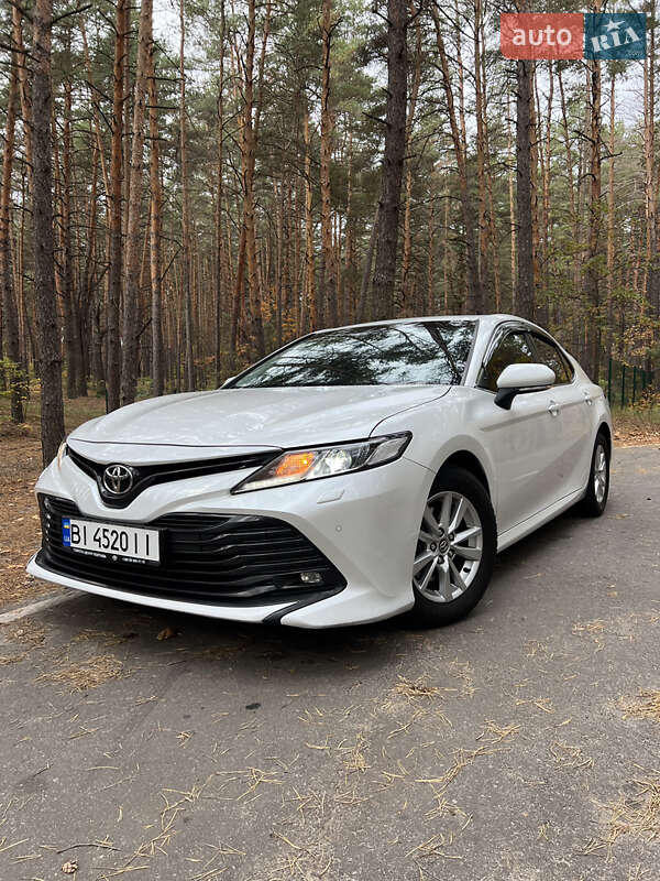 Седан Toyota Camry 2018 в Валках