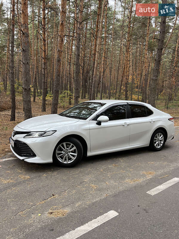 Седан Toyota Camry 2018 в Валках