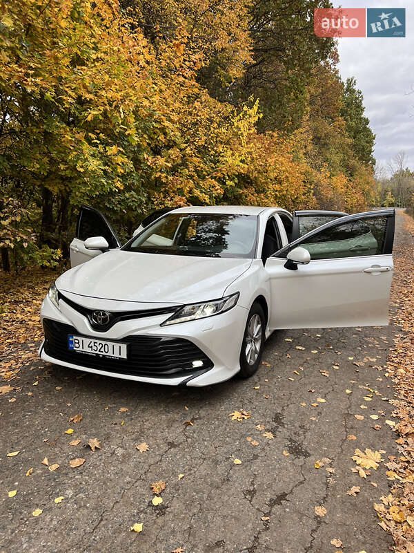 Седан Toyota Camry 2018 в Валках