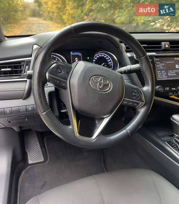 Седан Toyota Camry 2018 в Валках