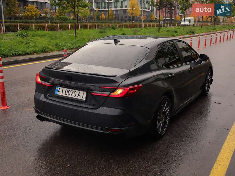 Седан Toyota Camry 2024 в Києві