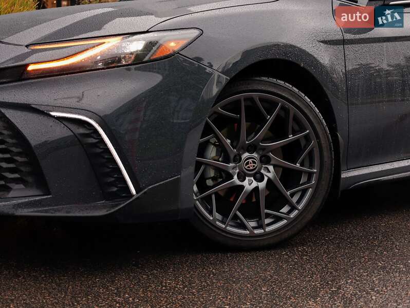 Седан Toyota Camry 2024 в Києві