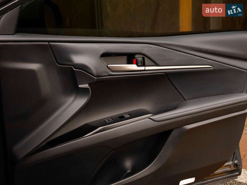 Седан Toyota Camry 2024 в Києві