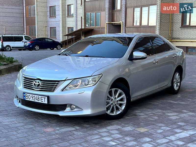 Седан Toyota Camry 2011 в Тернополе