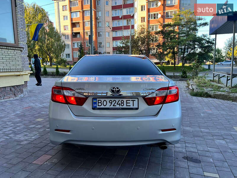 Седан Toyota Camry 2011 в Тернополе