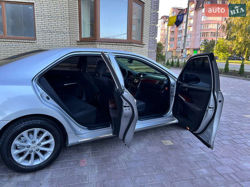 Седан Toyota Camry 2011 в Тернополе