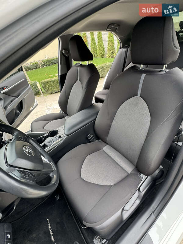 Седан Toyota Camry 2023 в Днепре