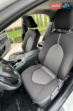 Седан Toyota Camry 2023 в 