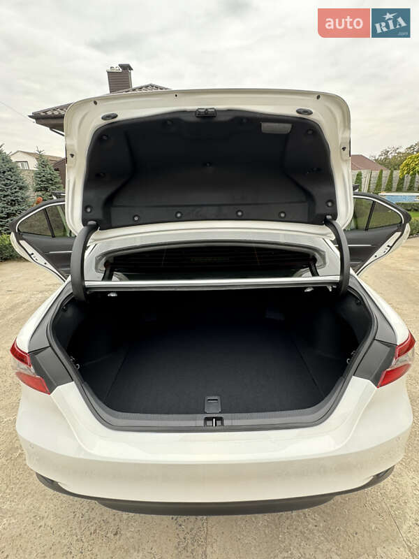 Седан Toyota Camry 2023 в Днепре