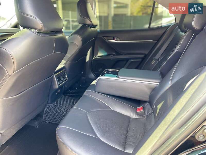 Седан Toyota Camry 2019 в Одесі