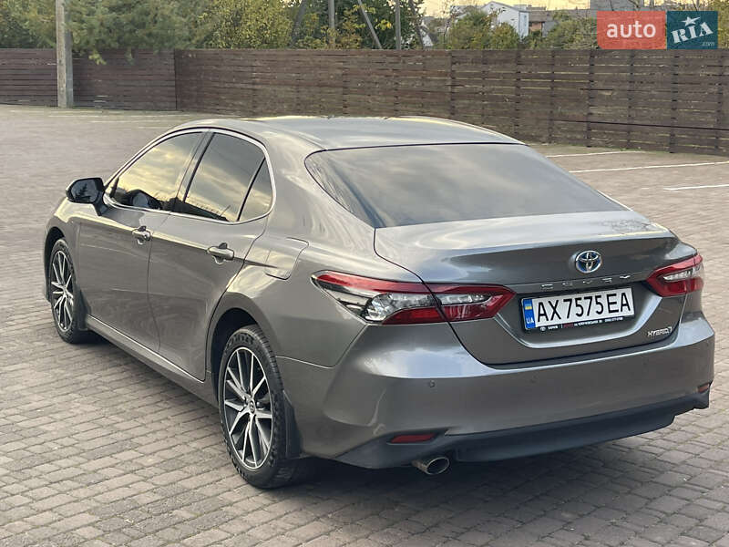Седан Toyota Camry 2023 в Рівному