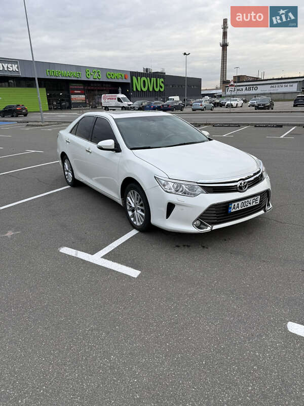 Седан Toyota Camry 2015 в Києві