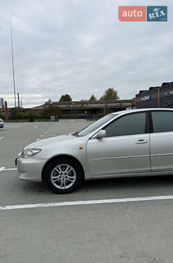 Седан Toyota Camry 2004 в  фото 11 Седан Toyota Camry 2004 в