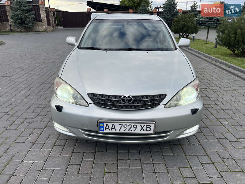 Седан Toyota Camry 2003 в Ровно