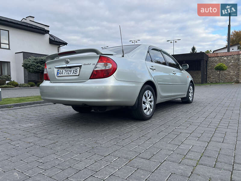 Седан Toyota Camry 2003 в Ровно