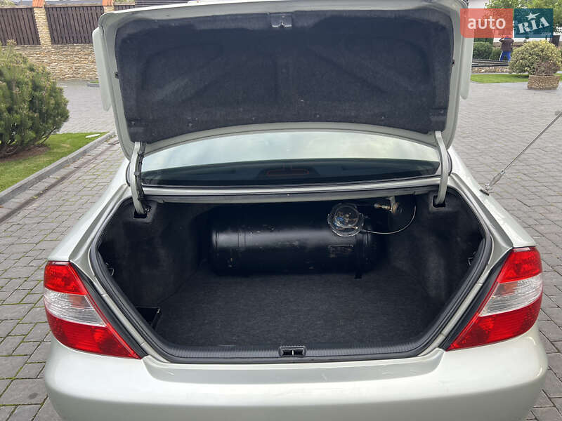 Седан Toyota Camry 2003 в Ровно