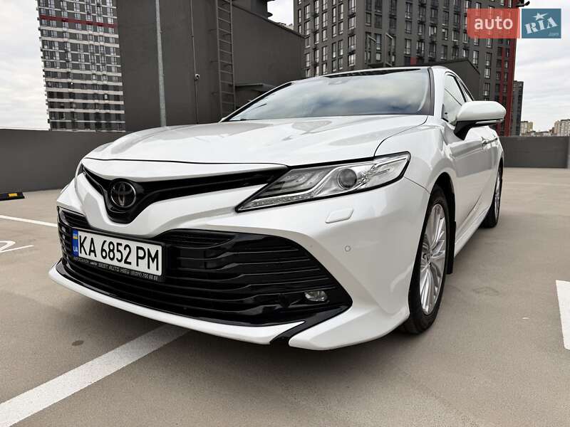 Седан Toyota Camry 2018 в Києві
