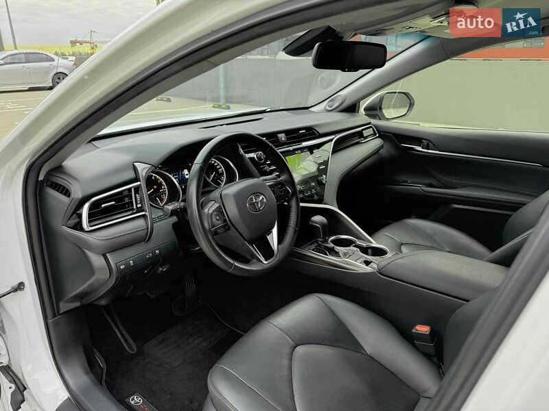 Седан Toyota Camry 2018 в Києві