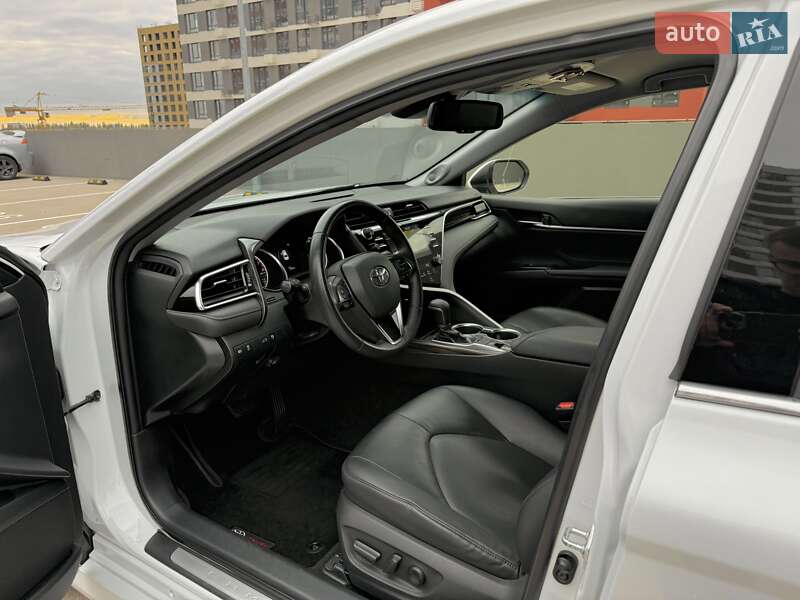 Седан Toyota Camry 2018 в Києві