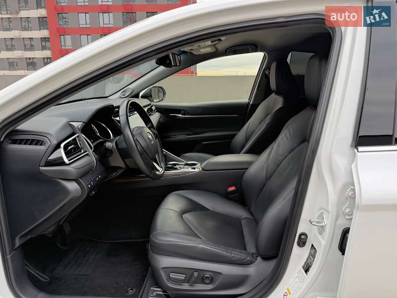 Седан Toyota Camry 2018 в Києві