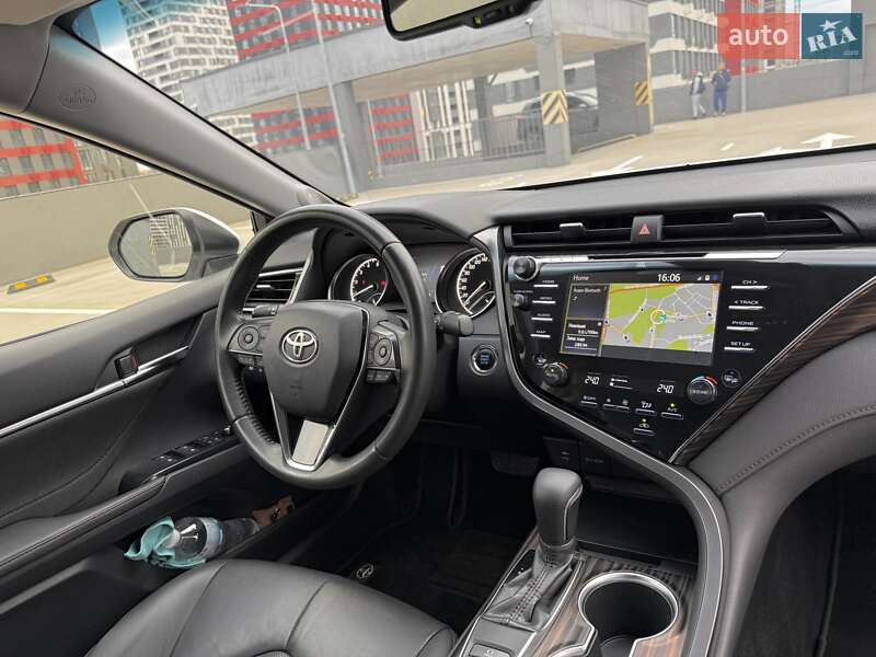 Седан Toyota Camry 2018 в Києві