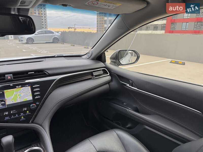 Седан Toyota Camry 2018 в Києві