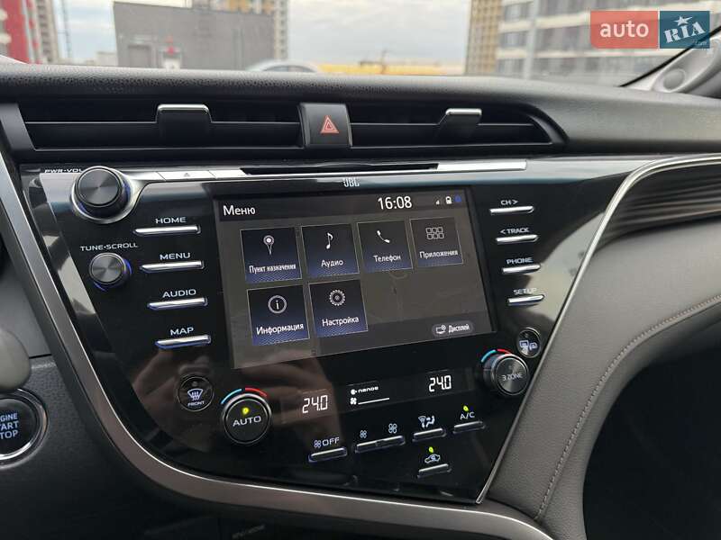 Седан Toyota Camry 2018 в Києві