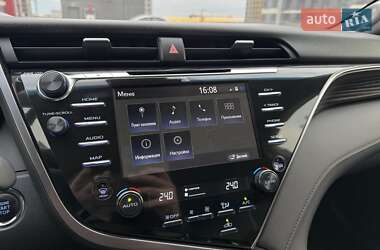 Седан Toyota Camry 2018 в 
